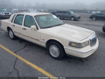  Salvage Lincoln Towncar