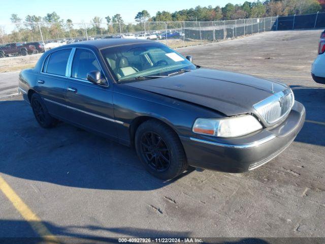  Salvage Lincoln Towncar