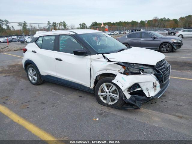  Salvage Nissan Kicks