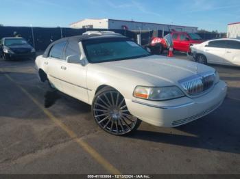  Salvage Lincoln Towncar