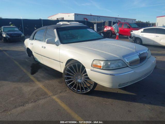  Salvage Lincoln Towncar