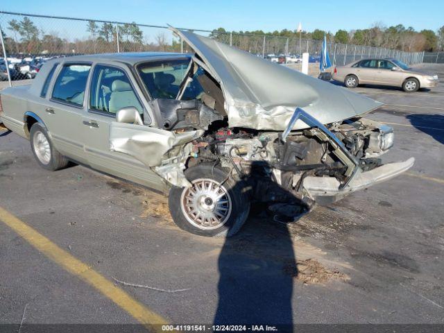  Salvage Lincoln Towncar