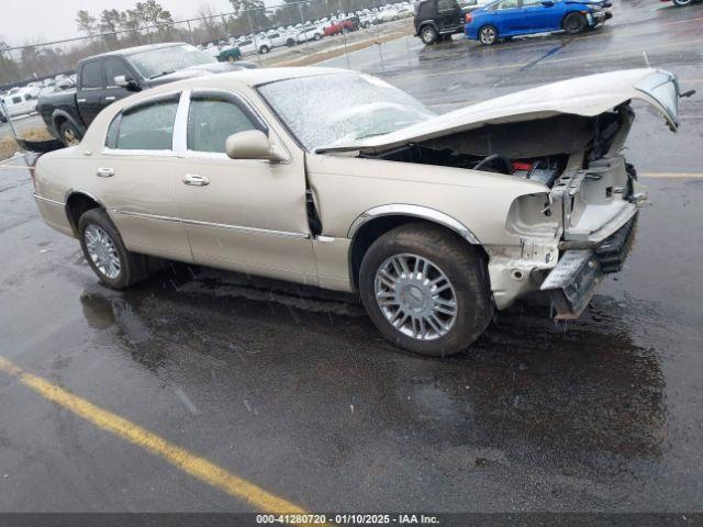  Salvage Lincoln Towncar