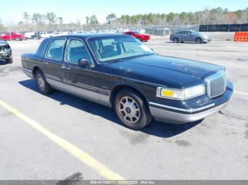  Salvage Lincoln Towncar