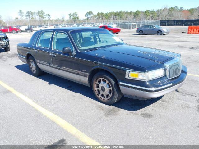  Salvage Lincoln Towncar