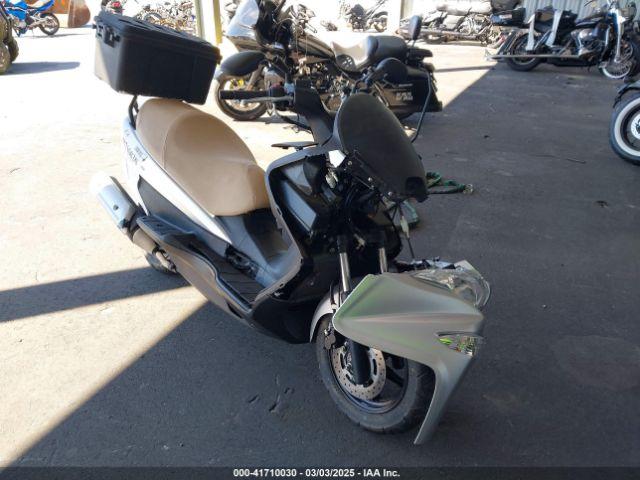  Salvage Suzuki Uh200