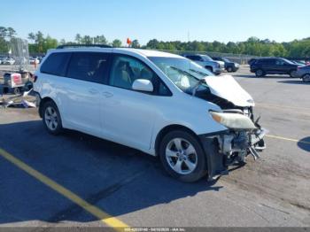  Salvage Toyota Sienna
