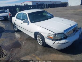  Salvage Lincoln Towncar