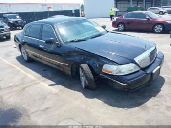  Salvage Lincoln Towncar