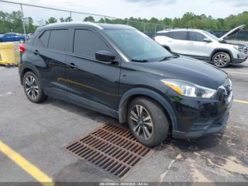  Salvage Nissan Kicks