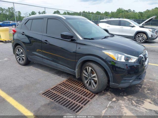  Salvage Nissan Kicks