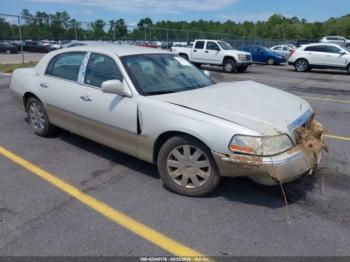  Salvage Lincoln Towncar