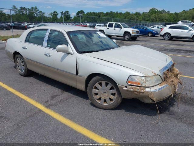  Salvage Lincoln Towncar