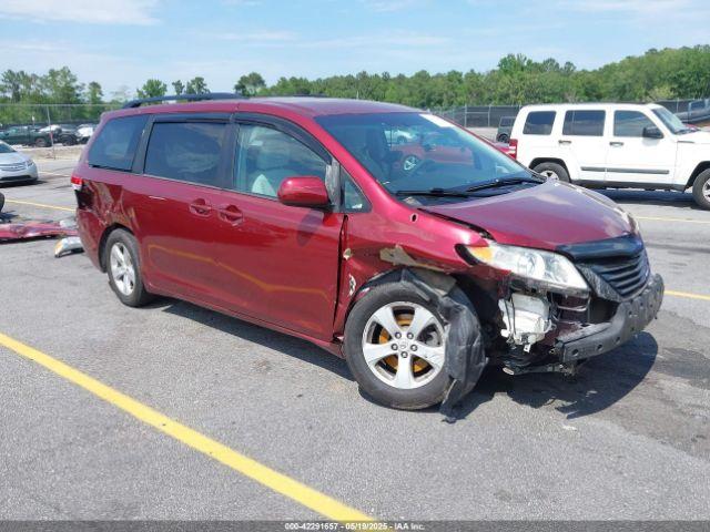  Salvage Toyota Sienna