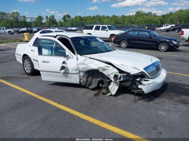 Salvage Lincoln Towncar
