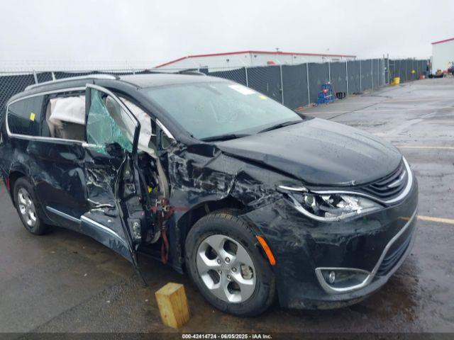  Salvage Chrysler Pacifica