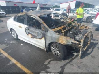  Salvage Chrysler 200