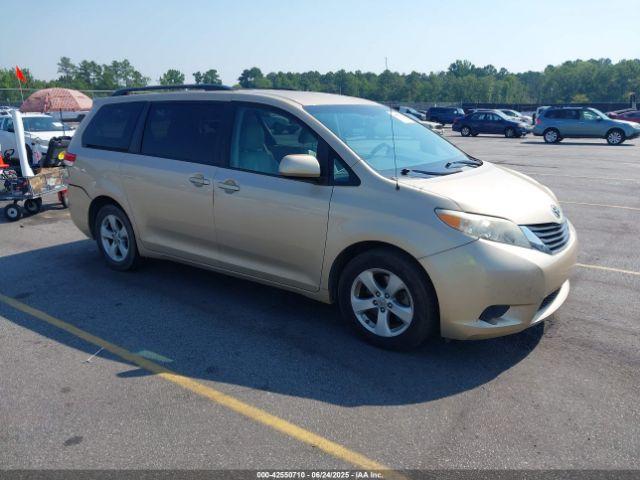  Salvage Toyota Sienna