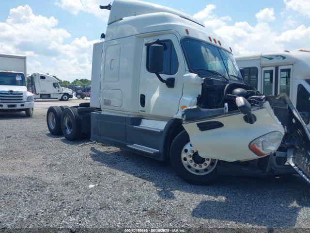  Salvage Freightliner Cascadia 113