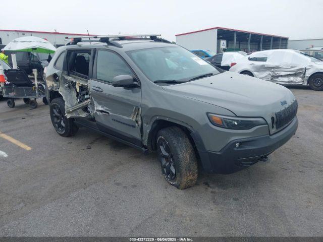  Salvage Jeep Cherokee