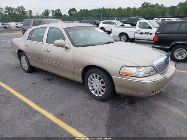  Salvage Lincoln Towncar