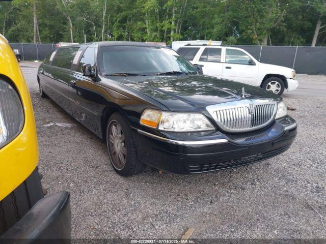  Salvage Lincoln Towncar