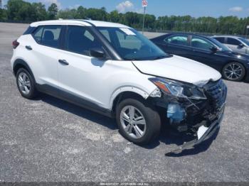 Salvage Nissan Kicks