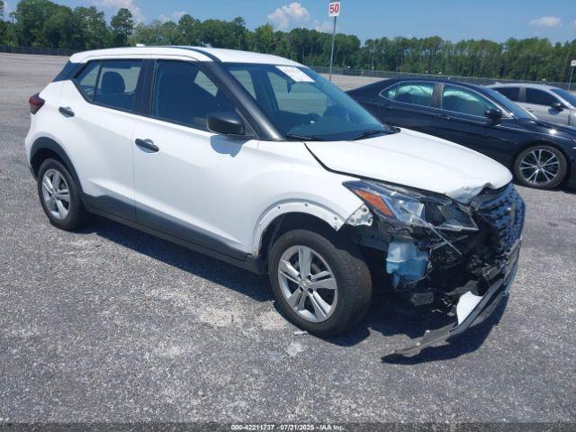  Salvage Nissan Kicks