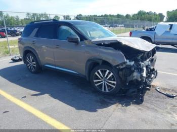  Salvage Nissan Pathfinder