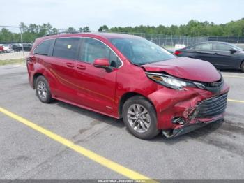  Salvage Toyota Sienna