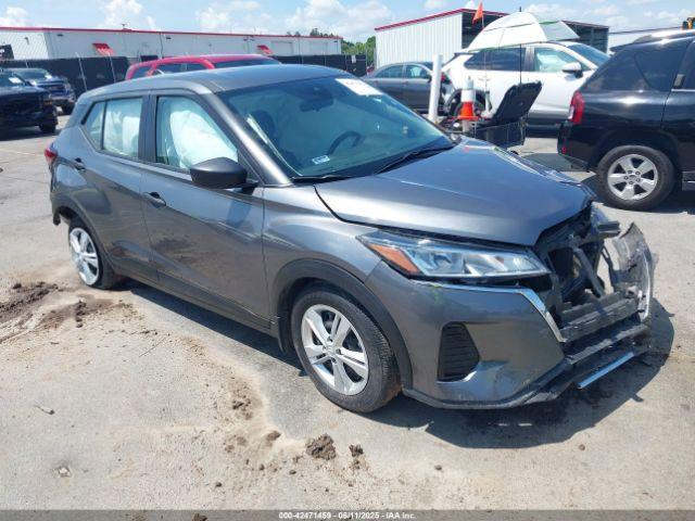  Salvage Nissan Kicks