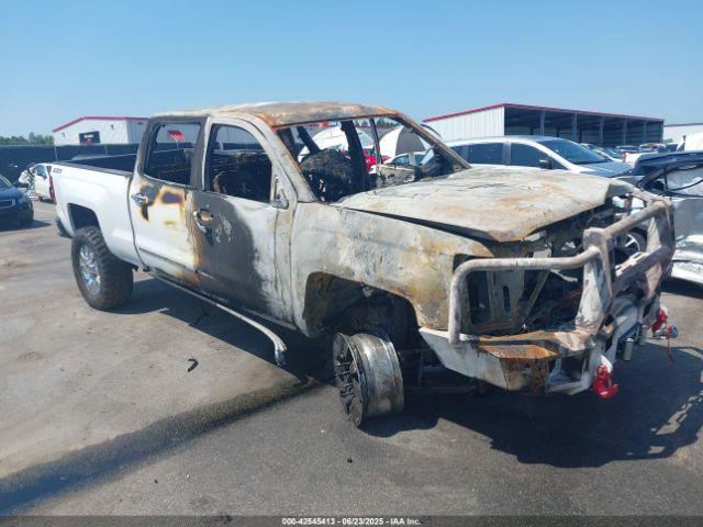  Salvage Chevrolet Silverado 2500