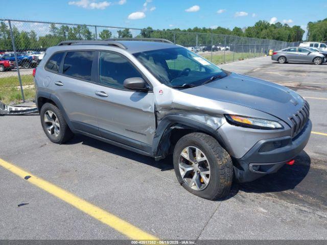  Salvage Jeep Cherokee