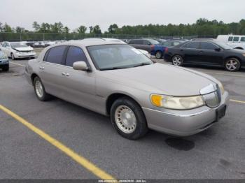  Salvage Lincoln Towncar