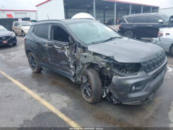  Salvage Jeep Compass