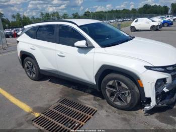  Salvage Hyundai TUCSON