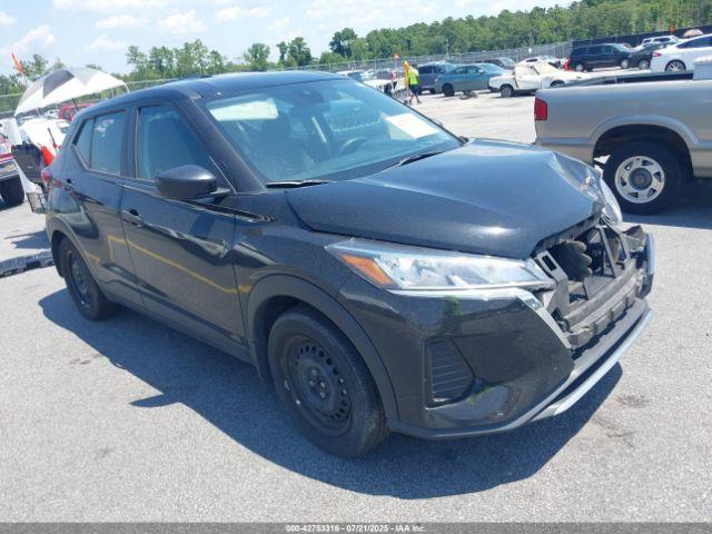  Salvage Nissan Kicks