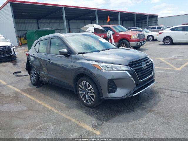  Salvage Nissan Kicks