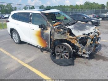  Salvage Toyota Highlander