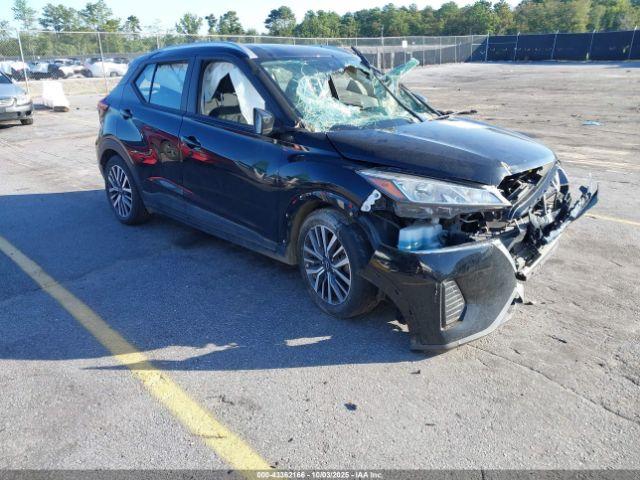  Salvage Nissan Kicks