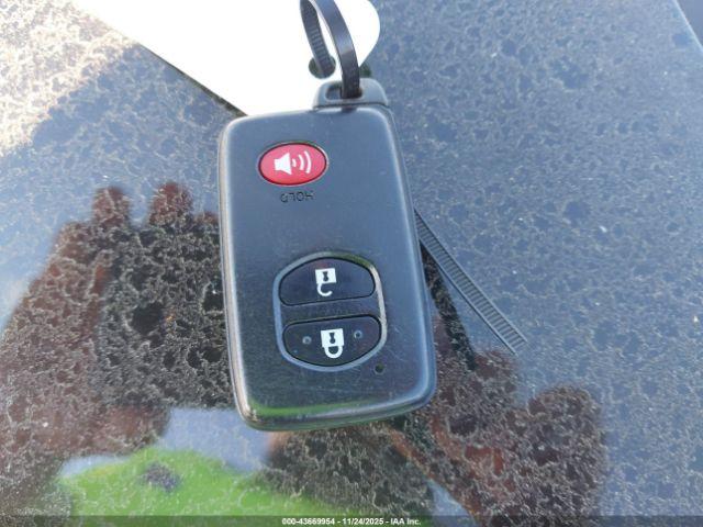 Toyota Prius Two Image 14