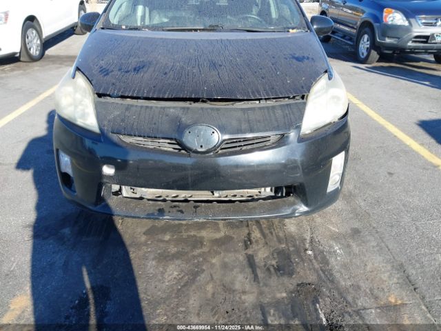 Toyota Prius Two Image 8