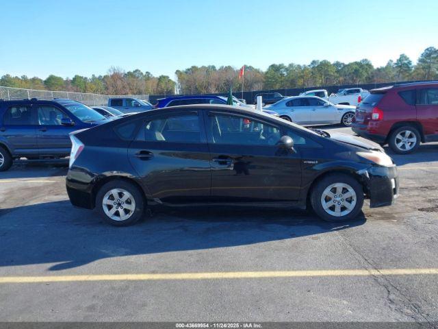 Toyota Prius Two Image 9