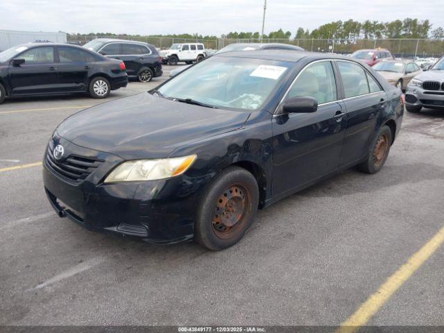 Toyota Camry Le Image 10