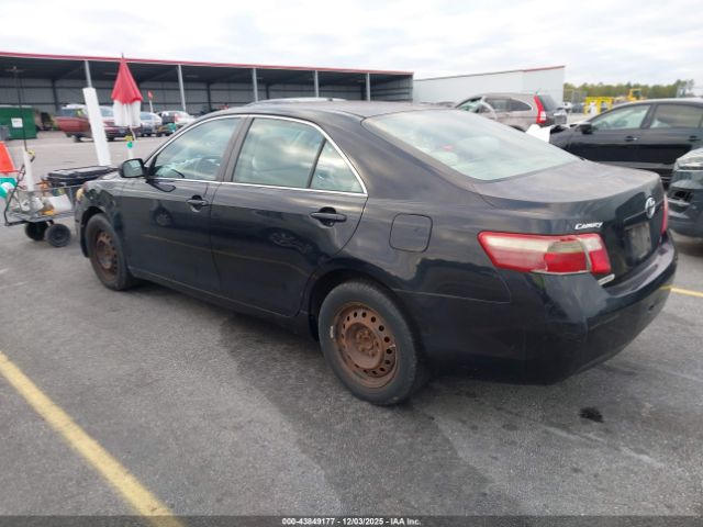 Toyota Camry Le Image 2