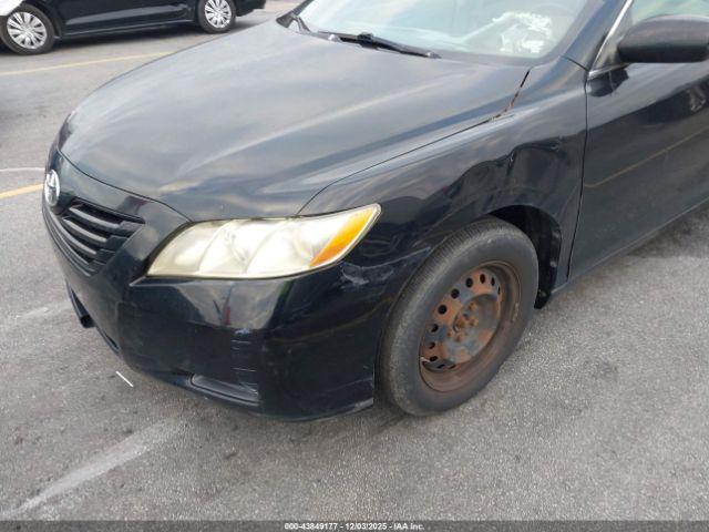 Toyota Camry Le Image 5