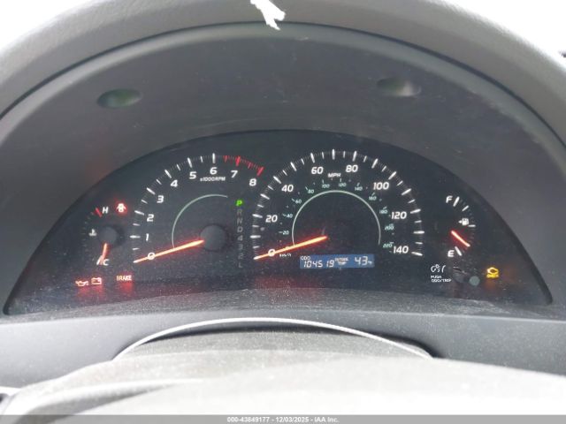 Toyota Camry Le Image 3