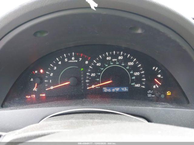 Toyota Camry Le Image 3