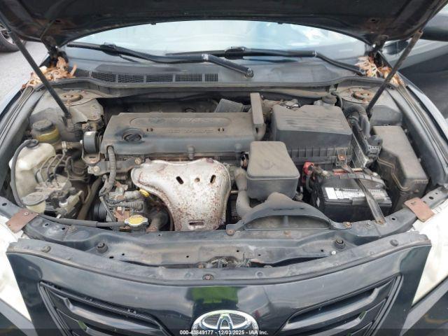 Toyota Camry Le Image 7