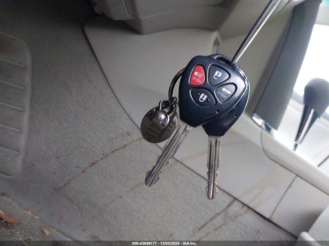 Toyota Camry Le Image 9